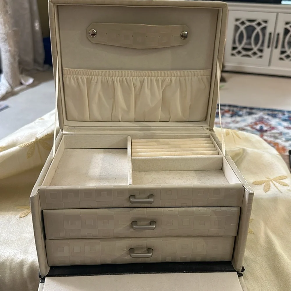 Velvet Lined 3 Drawer Jewelry Box / Organizer w/ Ring Tray and Necklace Belt.